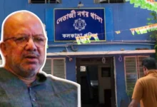 English Tags: Kabir Suman, Kabir Suman controversy, FIR against Kabir Suman, Netaji Nagar police station, Bengali singer, TMC supporter, Hindu sentiment controversy, Kolkata news, social media controversy, political news, কবীর সুমন, কবীর সুমন বিতর্ক, কবীর সুমনের বিরুদ্ধে অভিযোগ, নেতাজি নগর থানা, বাংলা গায়ক, তৃণমূল সমর্থক, হিন্দু ভাবাবেগ, কলকাতা খবর, সোশ্যাল মিডিয়া বিতর্ক, রাজনৈতিক খবর